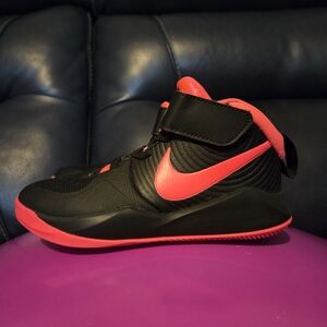 Nike Team Hustle D 9 PS Basketball Shoes
